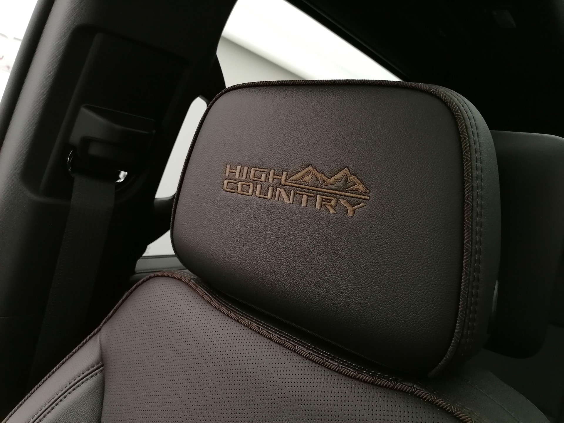 CHEVROLET TAHOE 6.2 AWD High Country-image-12