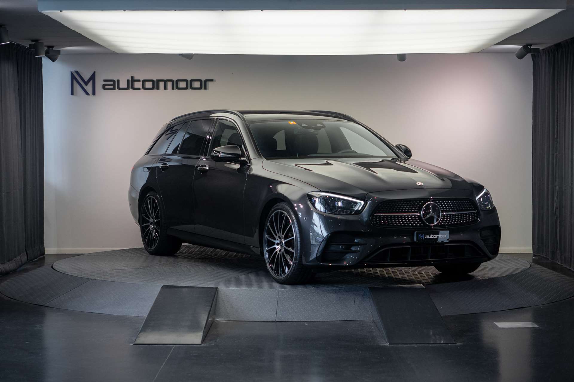 MERCEDES-BENZ E 220 d T 4Matic AMG Line 9G-Tronic *AHK* *Panorama* *Burmester* *CH-Fahrzeug*-showroom-element-2