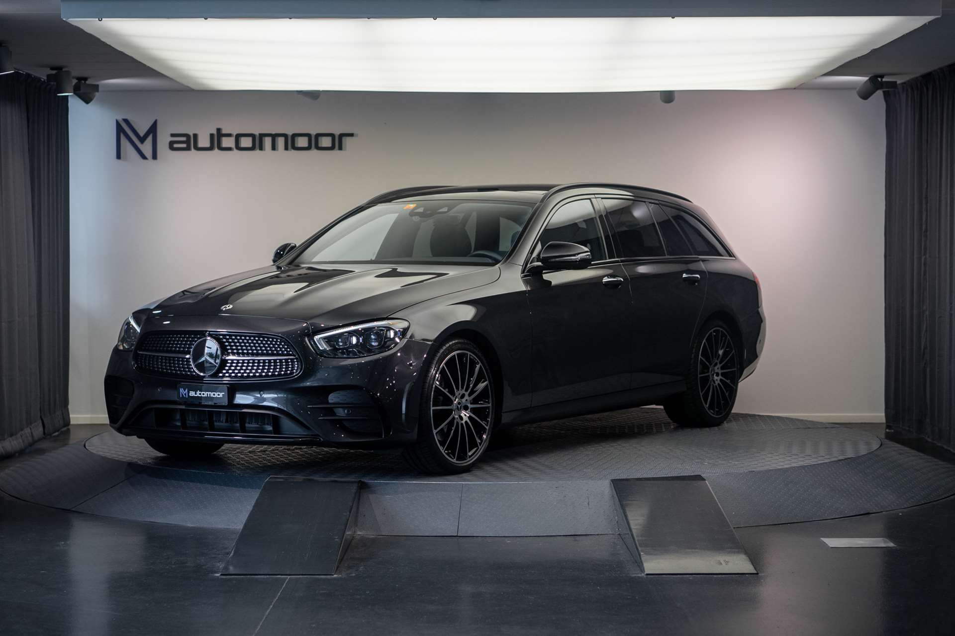 MERCEDES-BENZ E 220 d T 4Matic AMG Line 9G-Tronic *AHK* *Panorama* *Burmester* *CH-Fahrzeug*