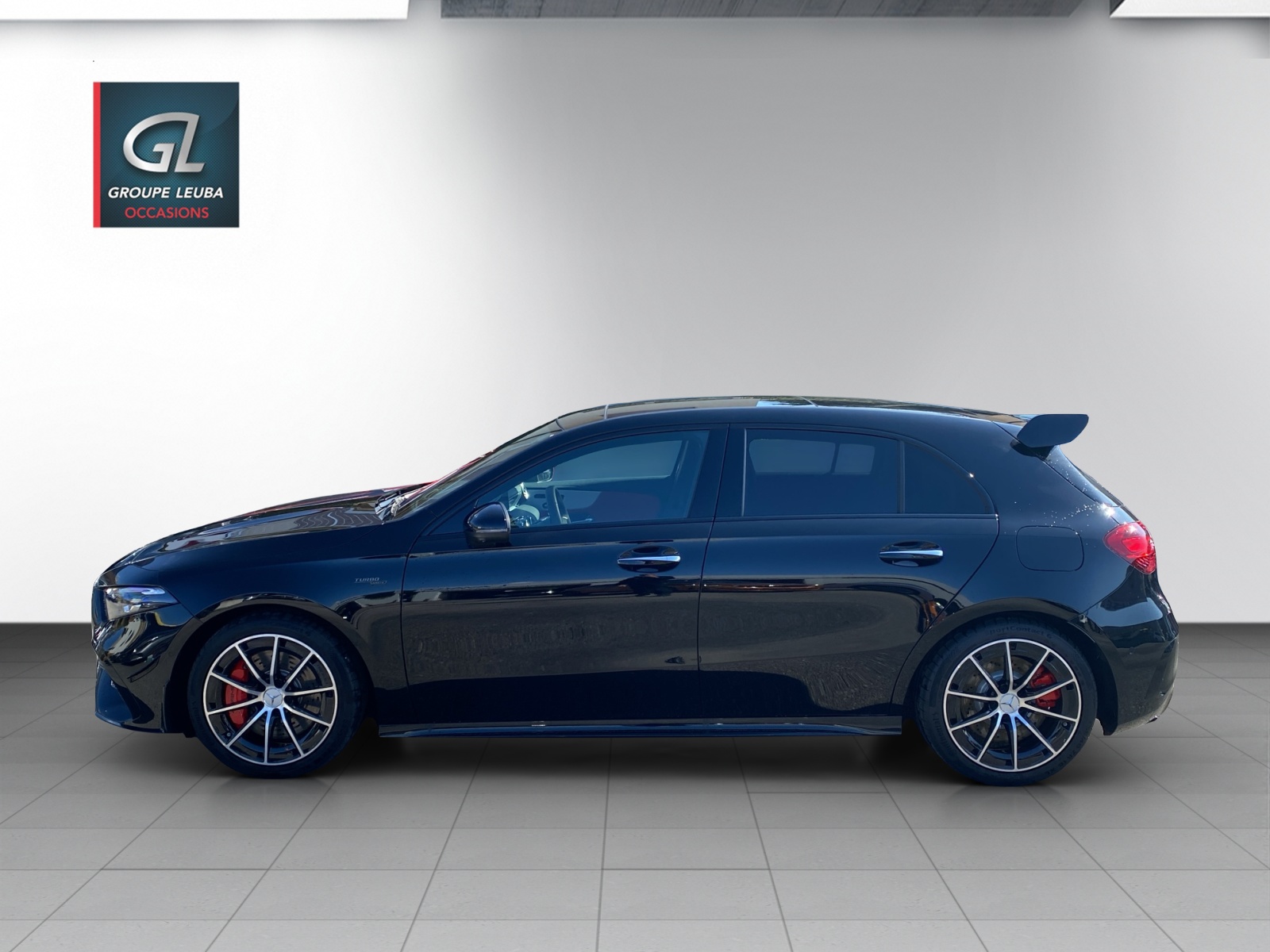 MERCEDES-BENZ A AMG 35 4Matic 8G-DCT-showroom-element-2