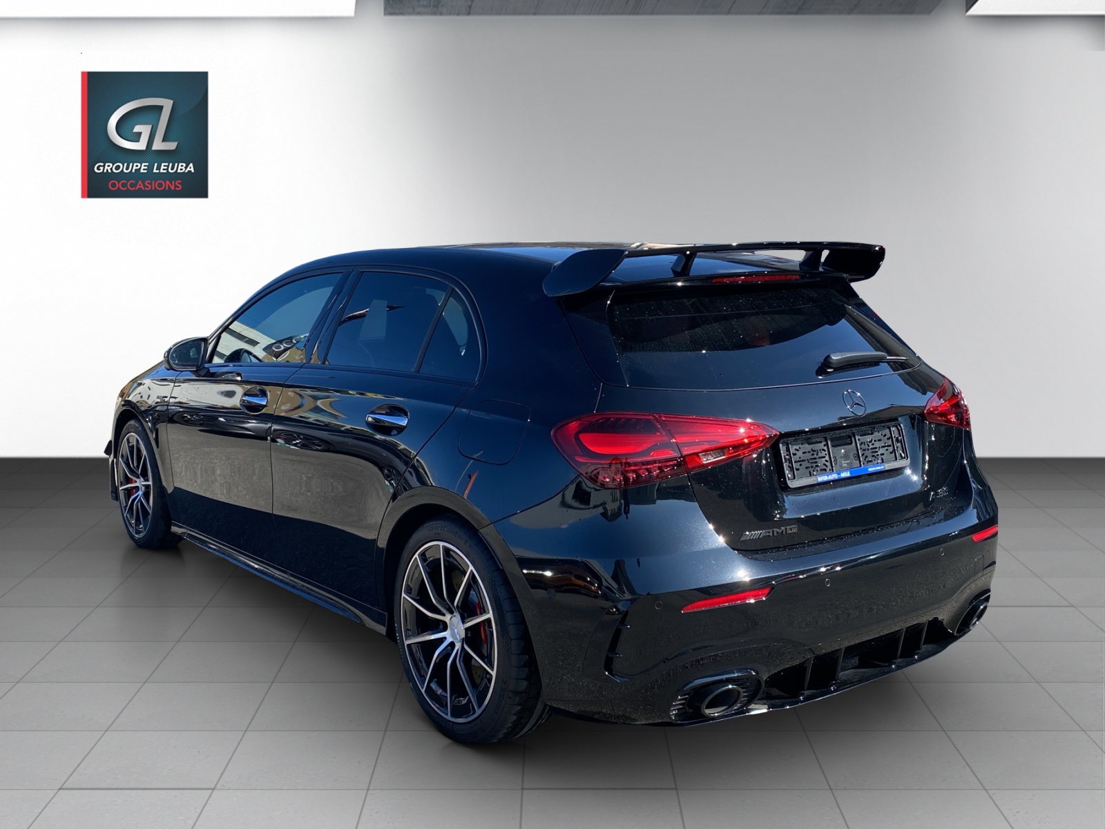 MERCEDES-BENZ A AMG 35 4Matic 8G-DCT-showroom-element-3