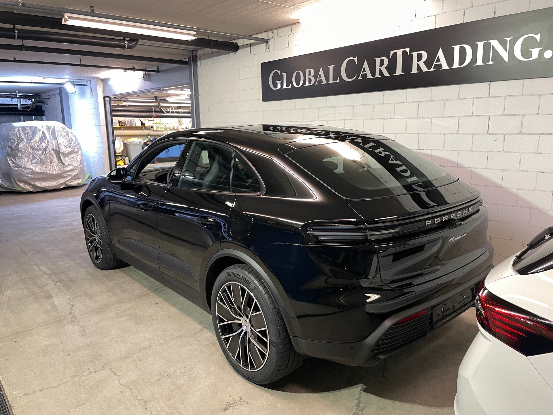 PORSCHE Macan 4 100kWh-showroom-element-3