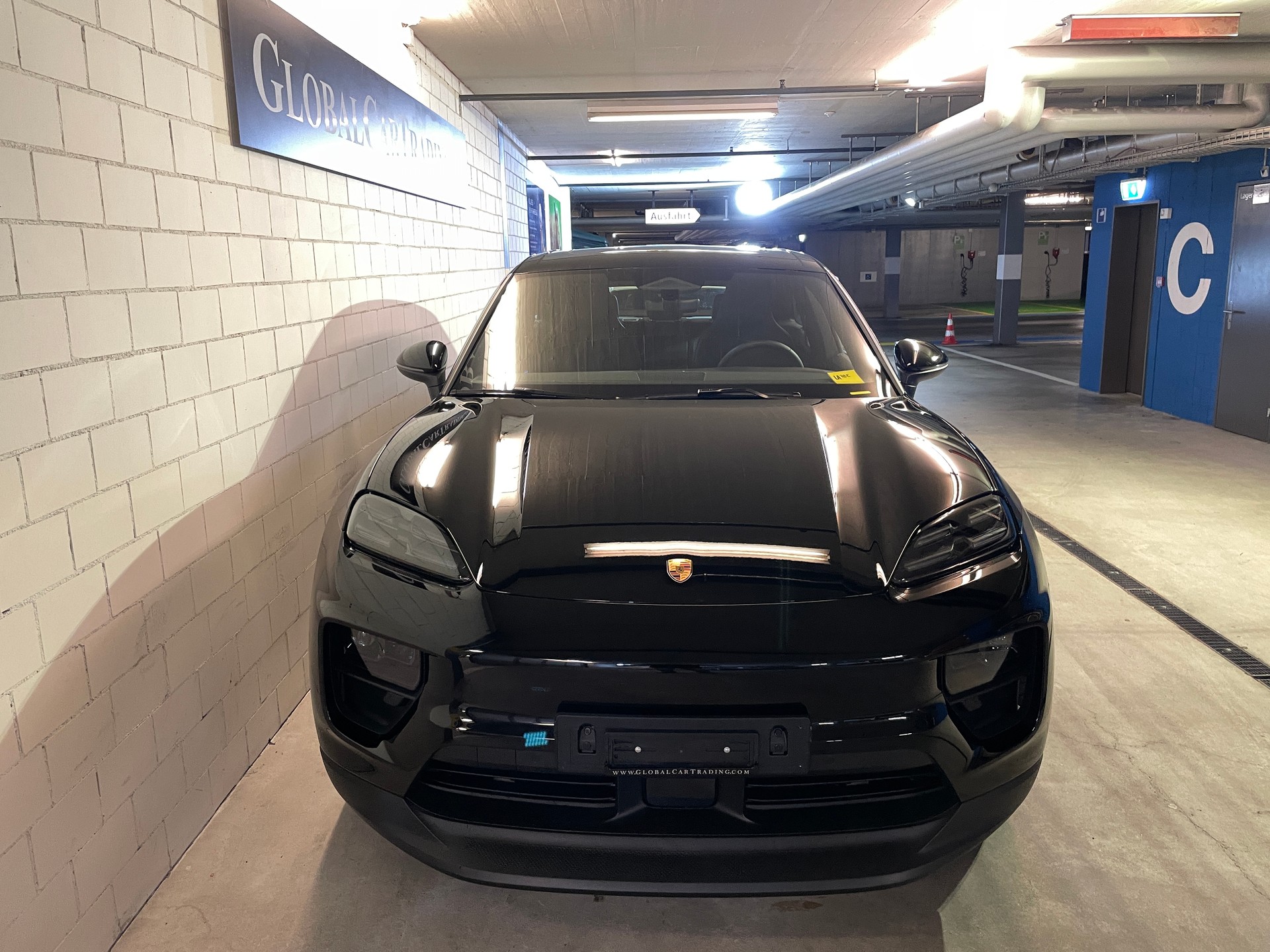 PORSCHE Macan 4 100kWh-showroom-element-1