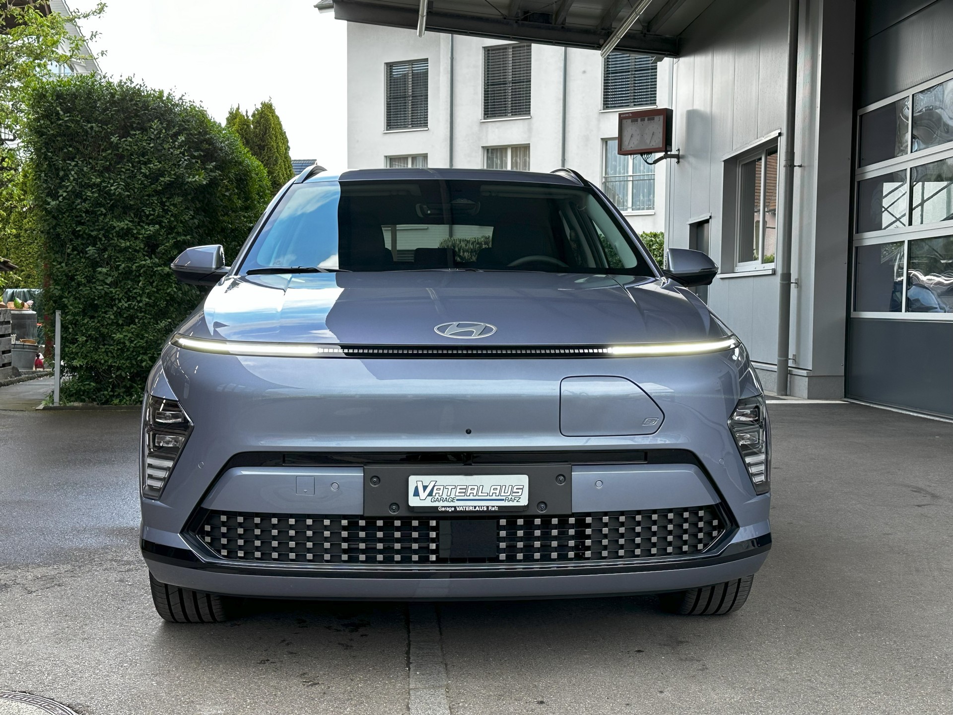 HYUNDAI Kona EV 65.4 kWh Amplia-showroom-element-3