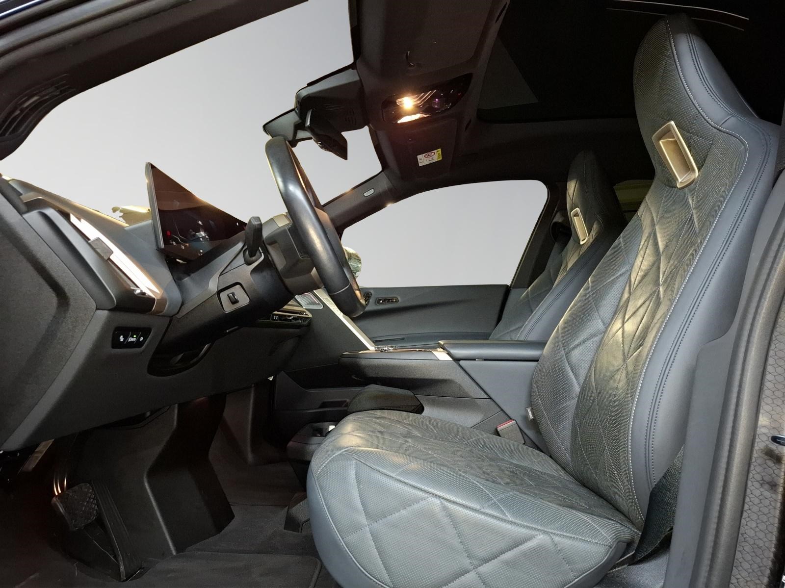 BMW iX xDrive50-showroom-element-3