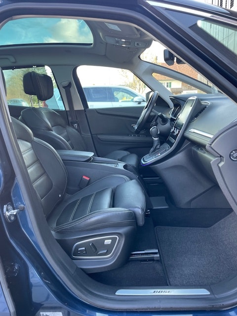 RENAULT Grand Scénic 1.6 dCi Bose EDC-image-25