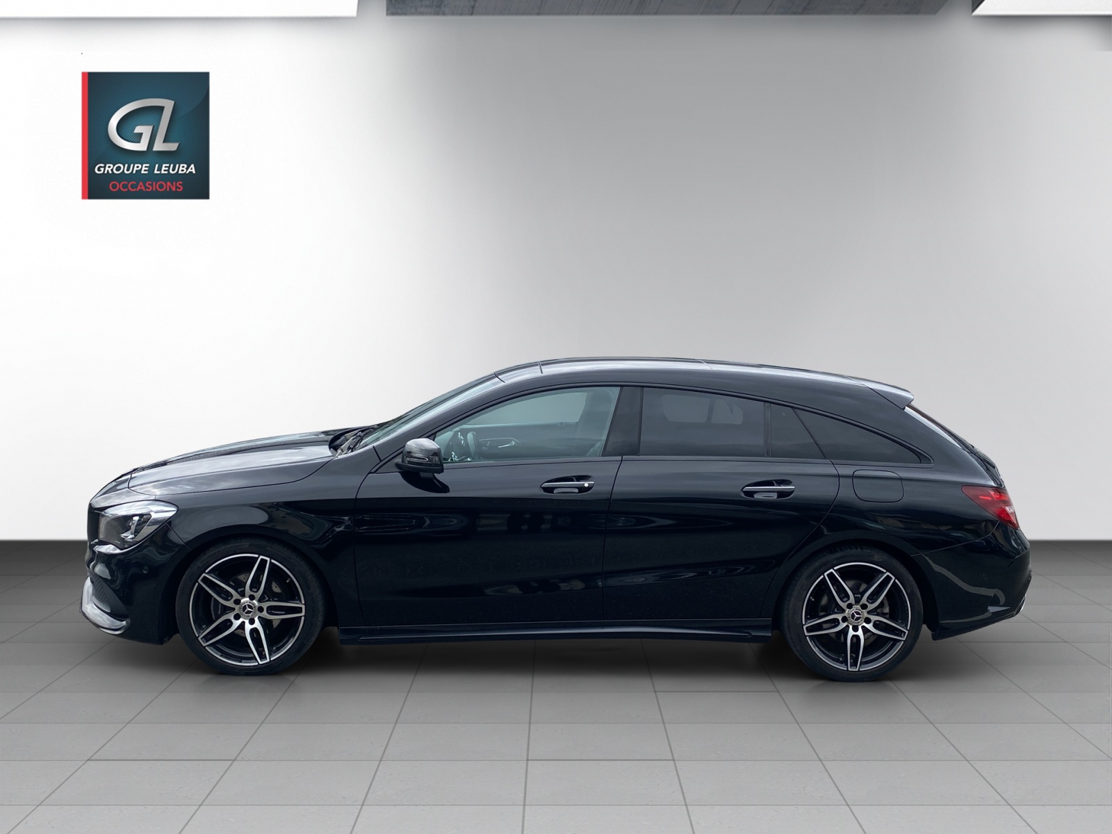 MERCEDES-BENZ CLA 200 AMG Line-showroom-element-2