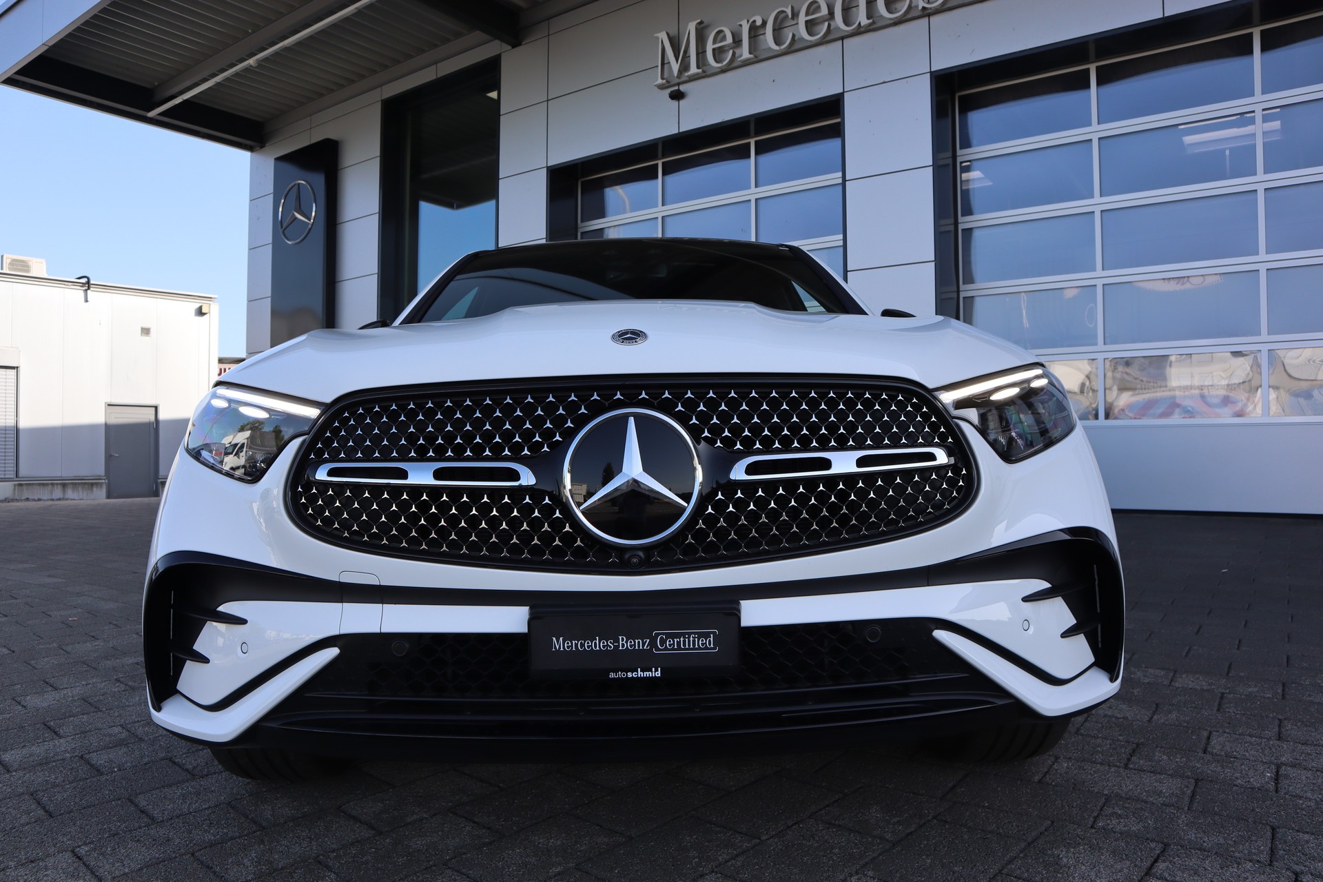 MERCEDES-BENZ GLC 300 4Matic AMG Line 9G-Tronic-showroom-element-2
