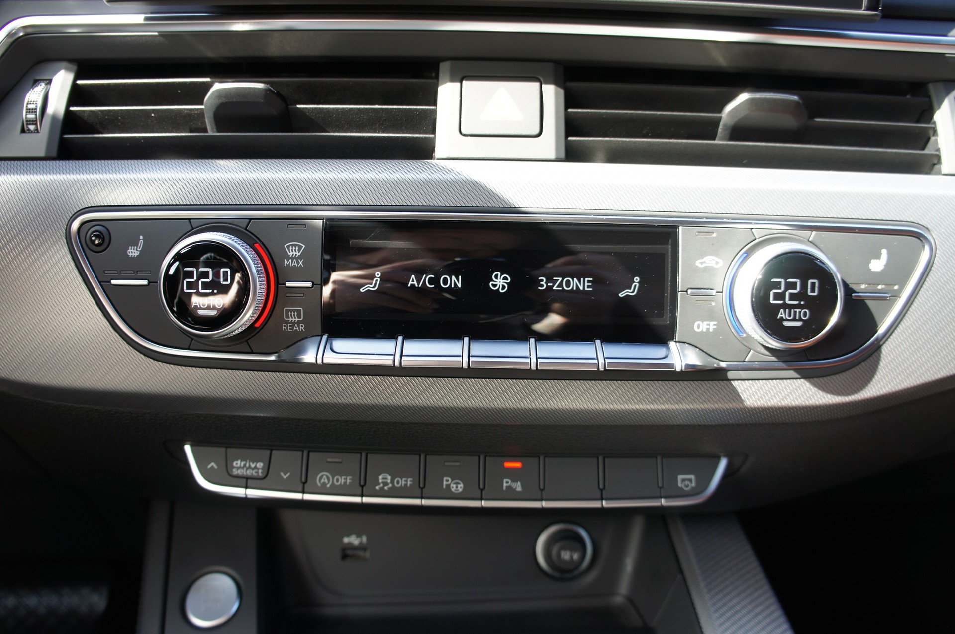 AUDI A4 Avant 40 TDI S line quattro S-tronic-image-16