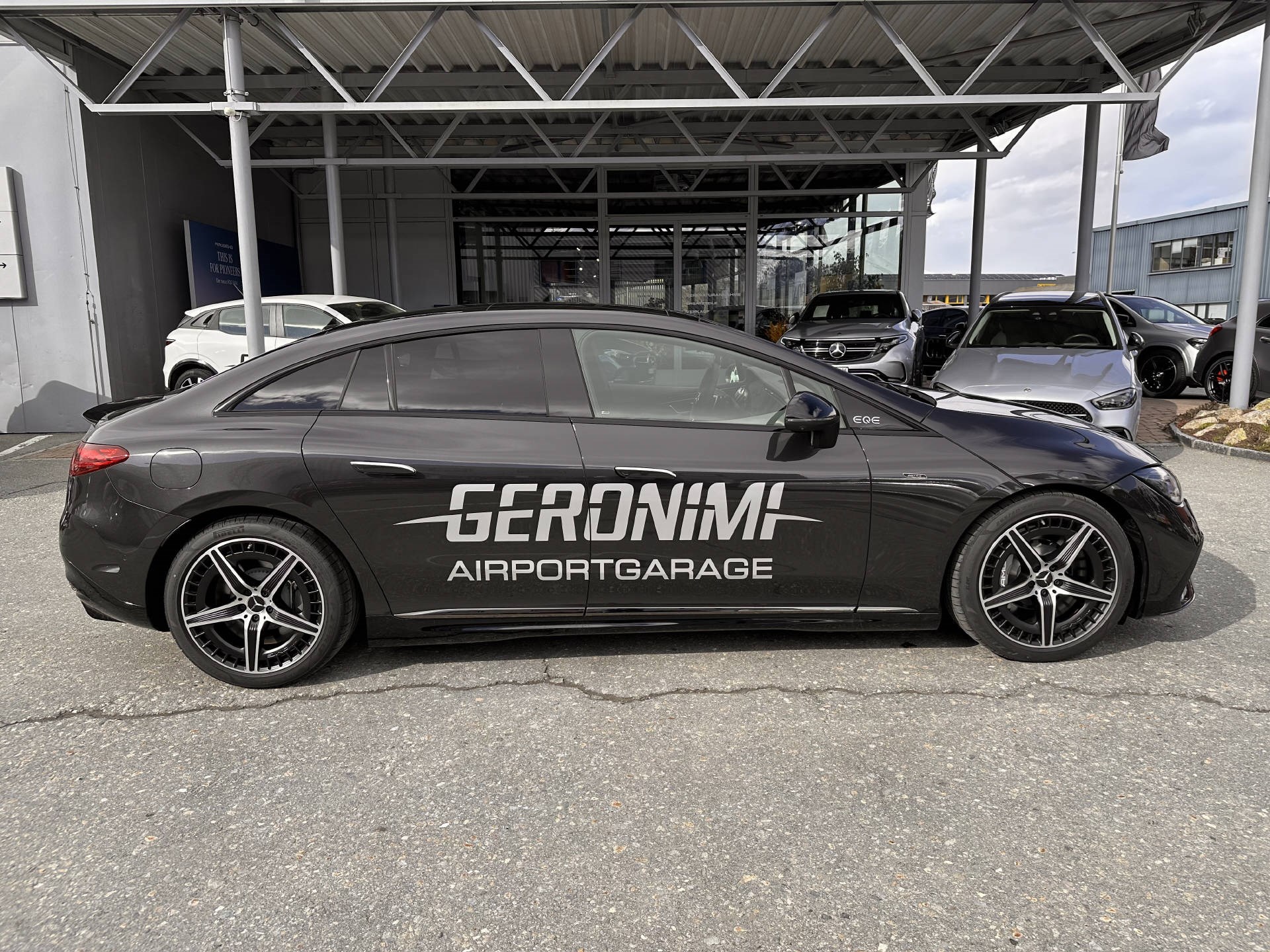 MERCEDES-BENZ EQE 43 AMG 4matic-showroom-element-1