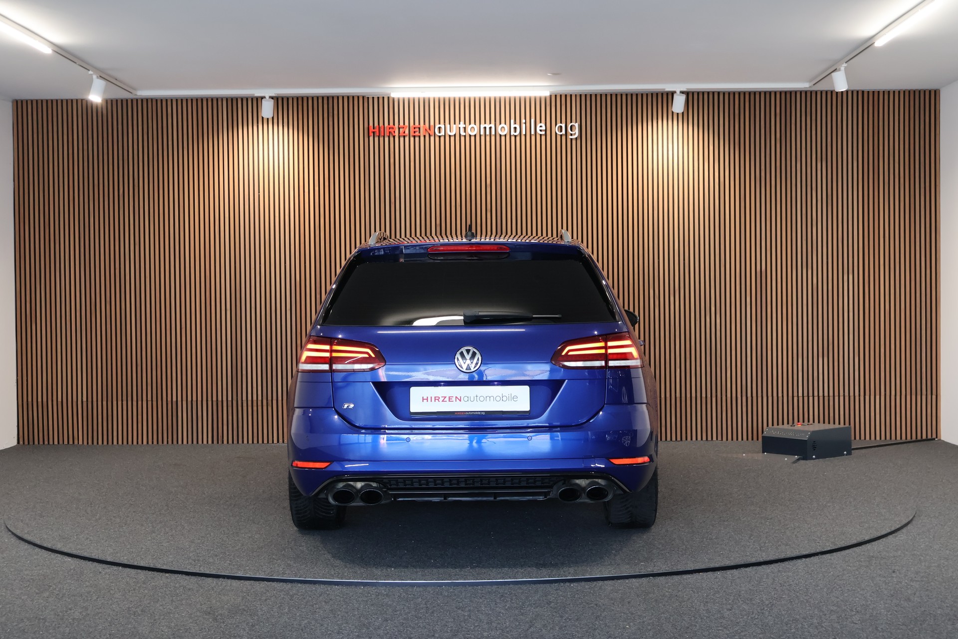 VW Golf Variant 2.0 TSI R 4Motion DSG-showroom-element-3