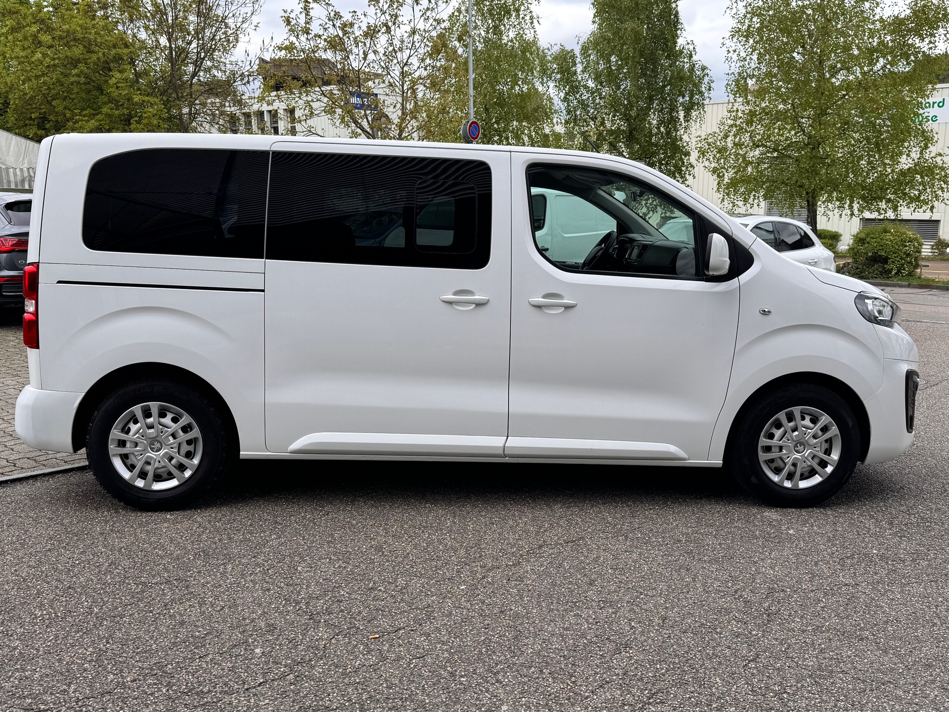 PEUGEOT Traveller 1.6 BlueHDi Active Standard-showroom-element-1