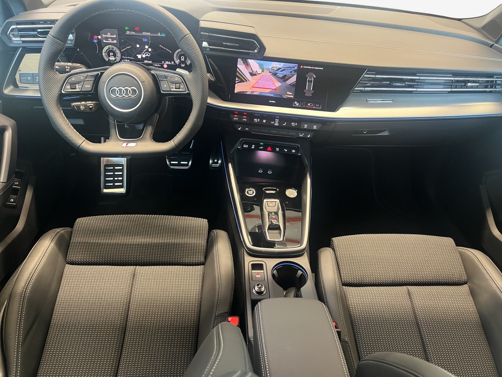 AUDI A3 Sportback 45 TFSI e S line-image-10