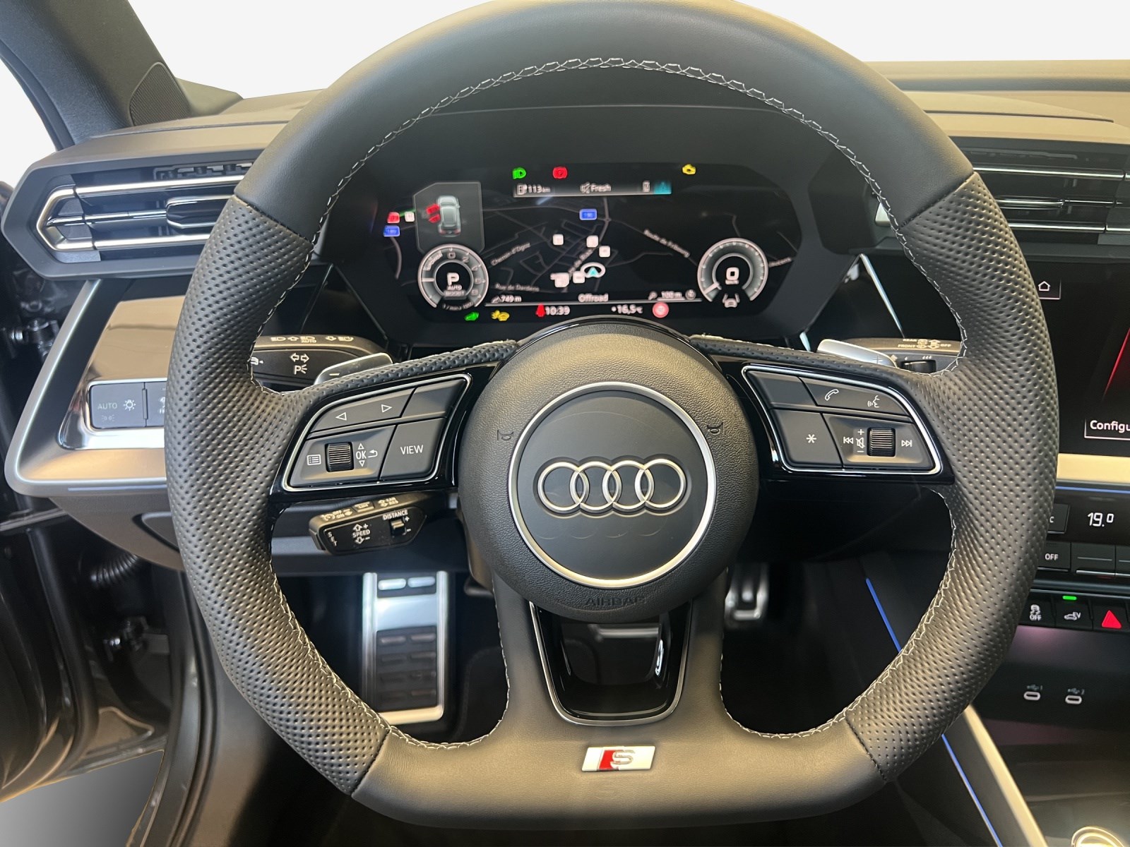AUDI A3 Sportback 45 TFSI e S line-image-11