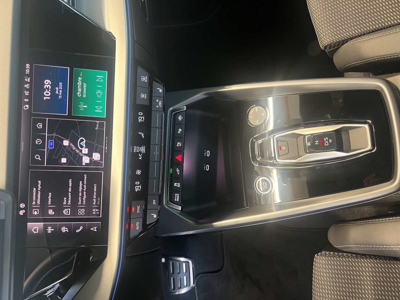 AUDI A3 Sportback 45 TFSI e S line-image-12