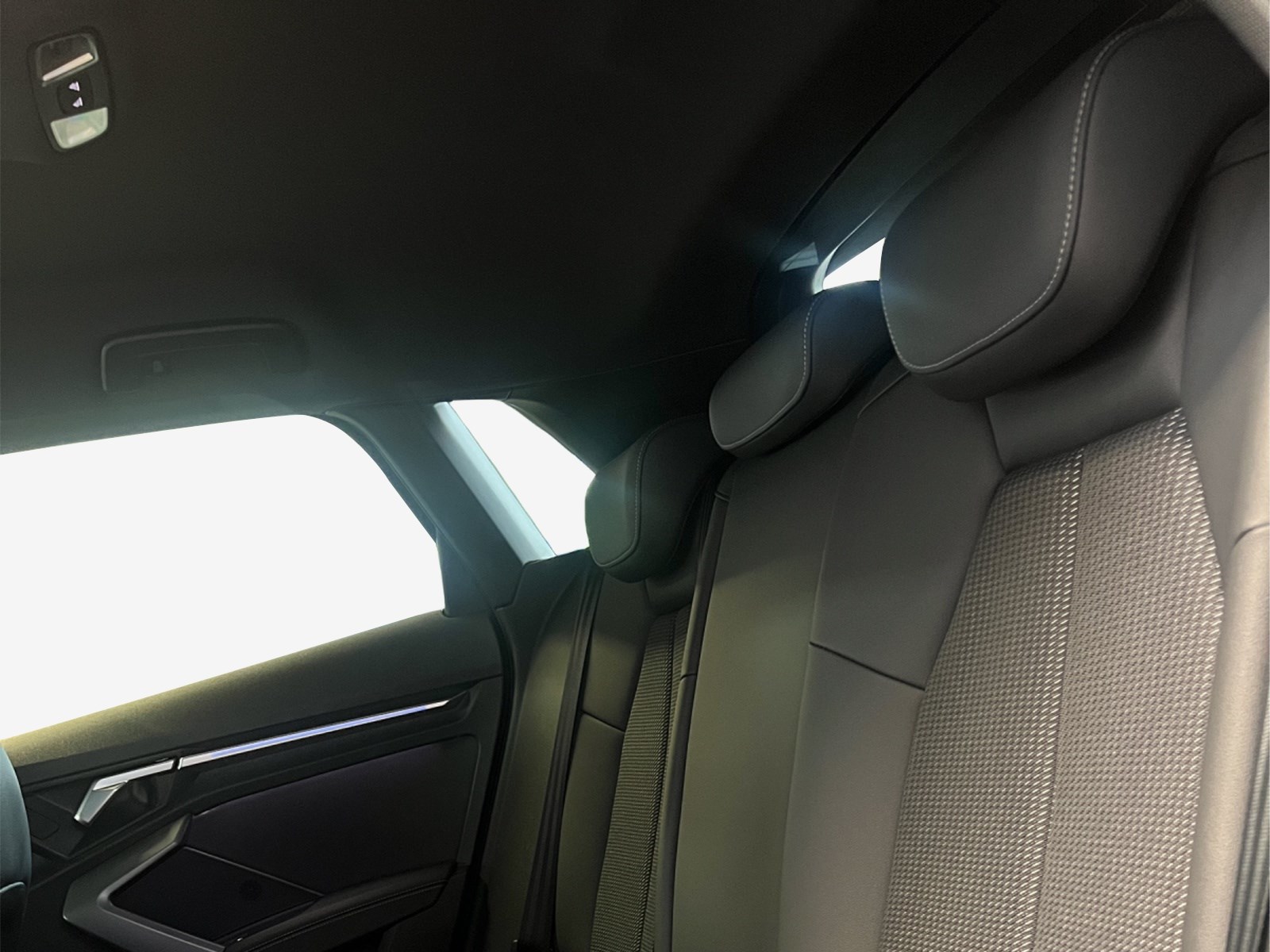 AUDI A3 Sportback 45 TFSI e S line-image-13