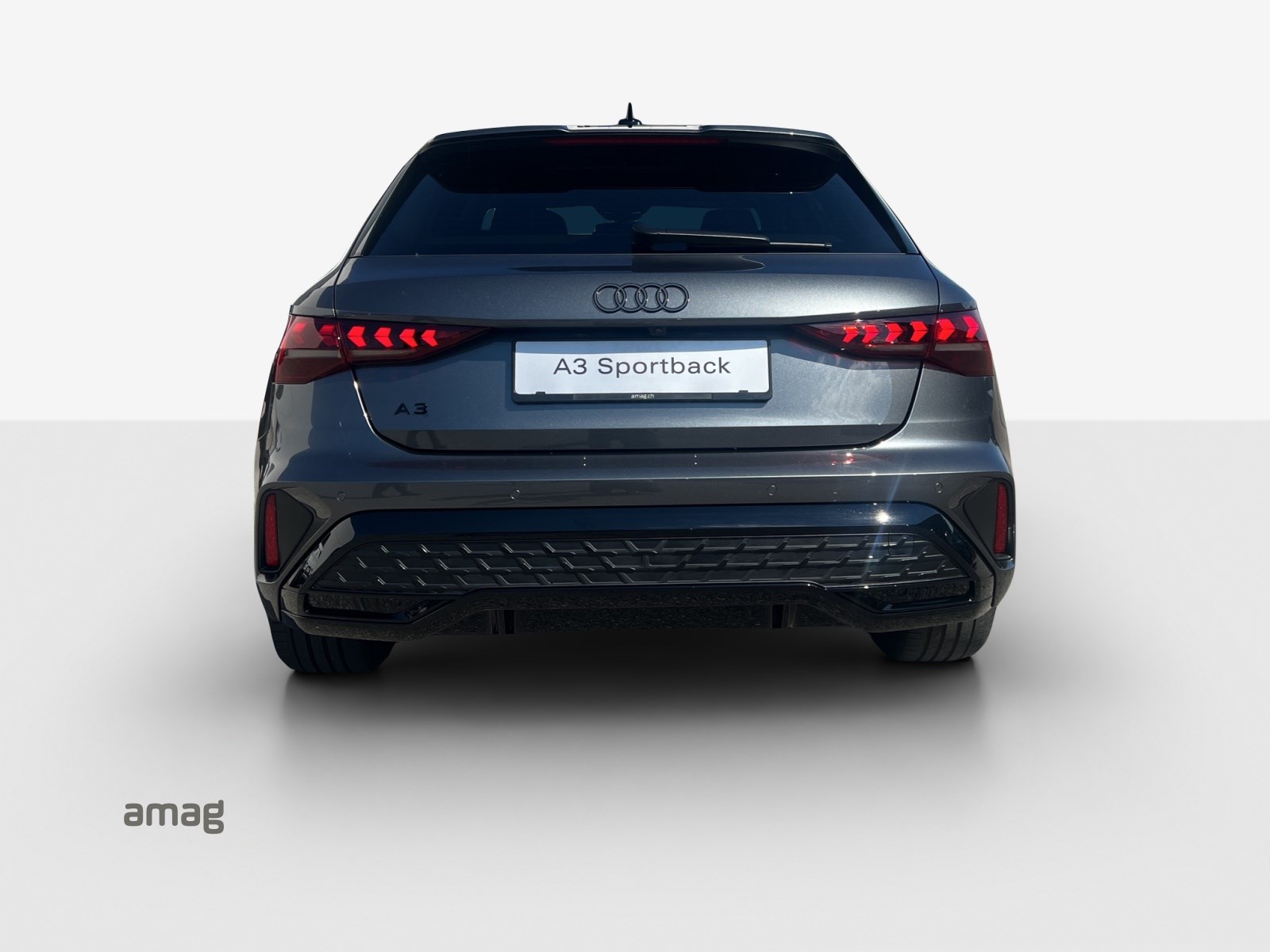 AUDI A3 Sportback 45 TFSI e S line-showroom-element-3