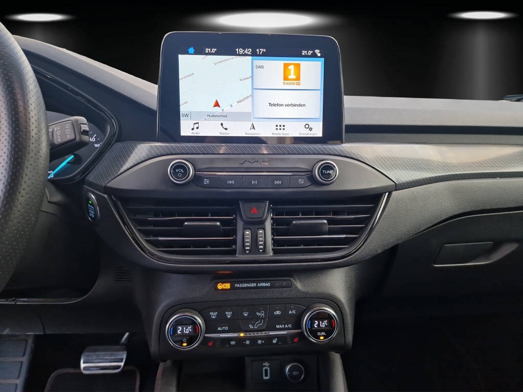 FORD Focus SW 2.0 EcoBlue 150 ST-Line-image-10