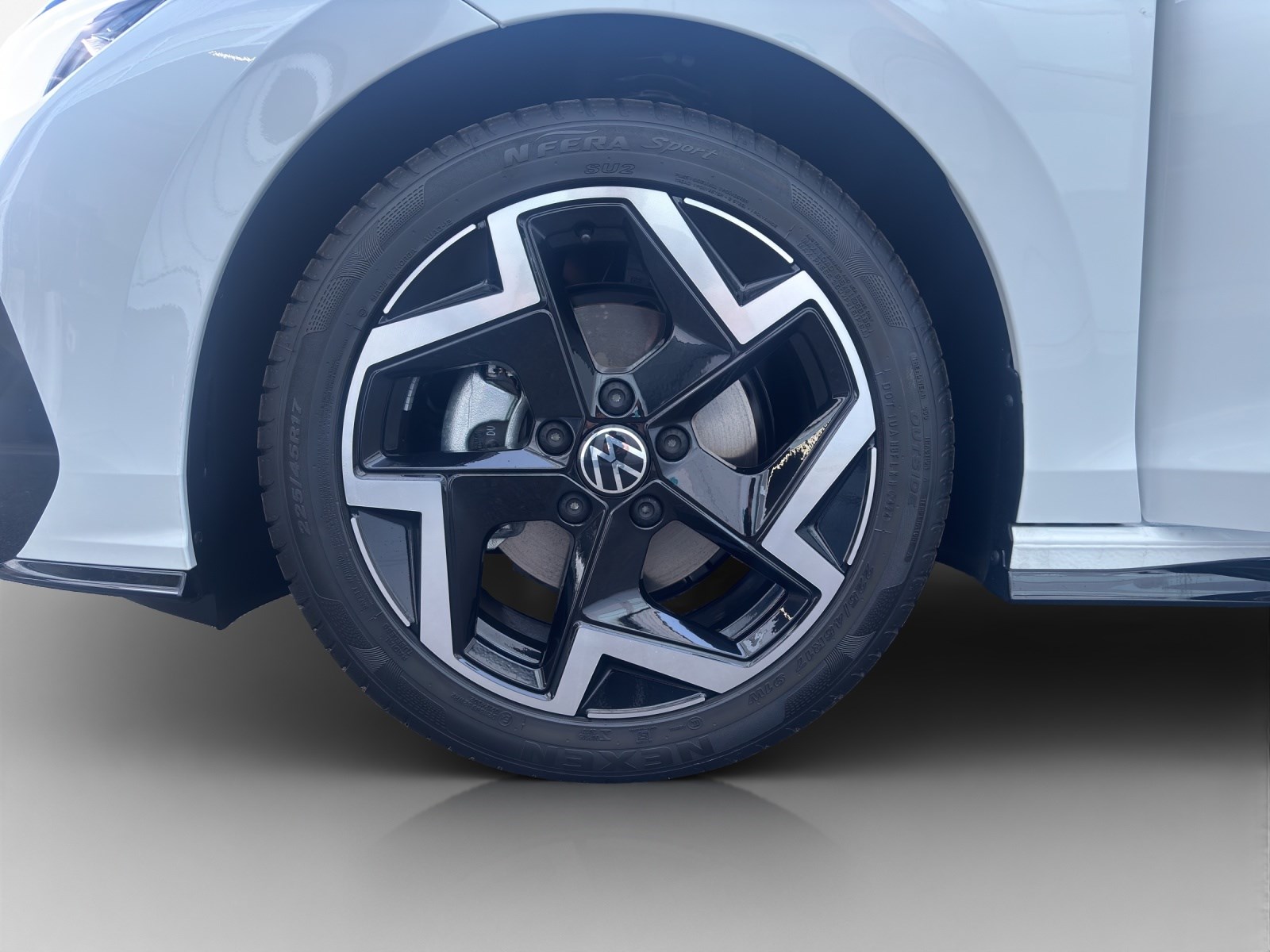 VW Golf Variant 1.5 eTSI mHEV R-Line-image-13