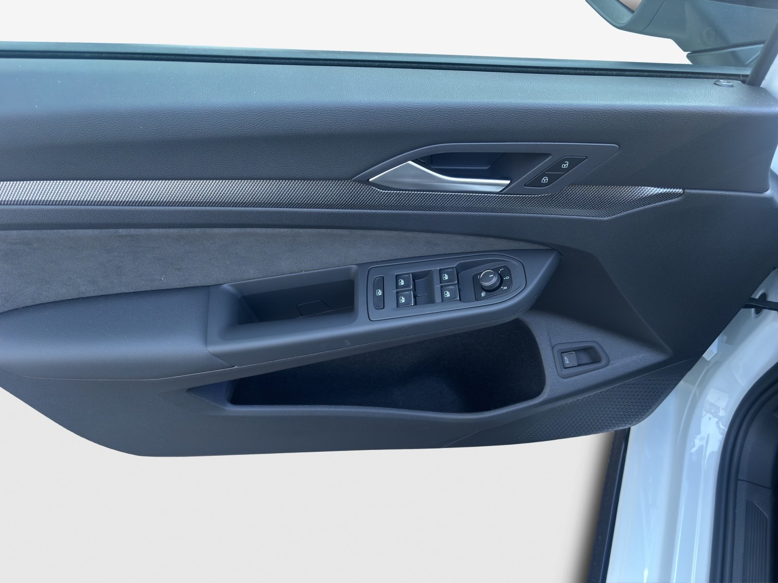 VW Golf Variant 1.5 eTSI mHEV R-Line-image-15