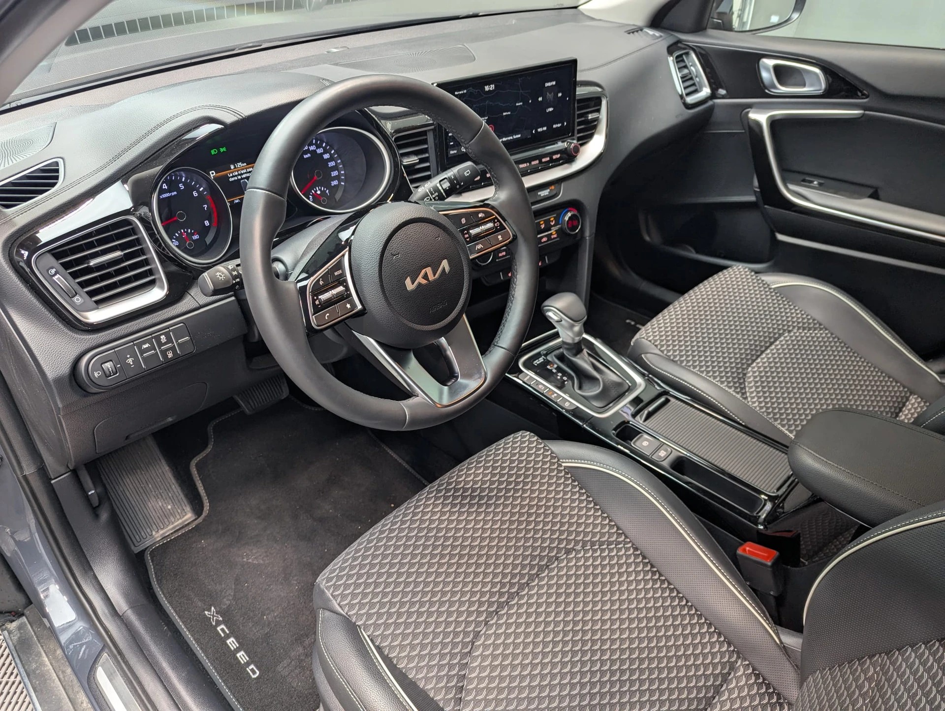 KIA XCEED 1.5 T-GDi MHEV Power DCT-showroom-element-1