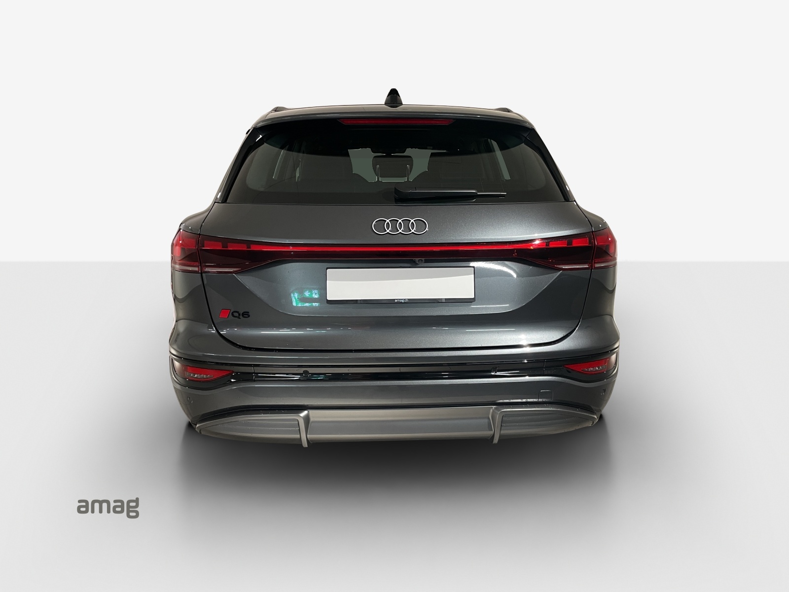 AUDI Q6 e-tron quattro-showroom-element-3