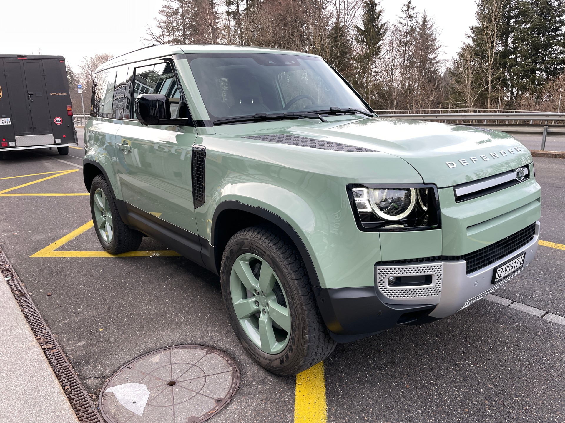 LAND ROVER Defender 90 3.0D I6 300 75th EDITION AT8-showroom-element-2