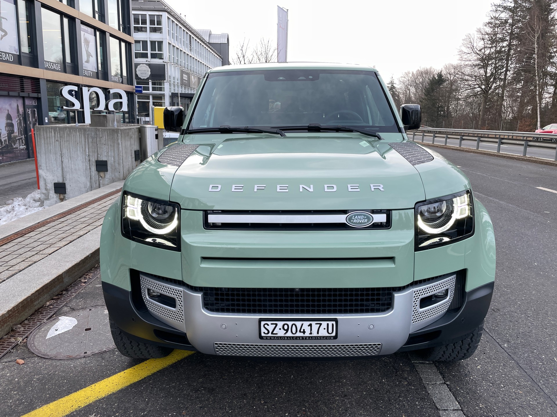 LAND ROVER Defender 90 3.0D I6 300 75th EDITION AT8-showroom-element-1