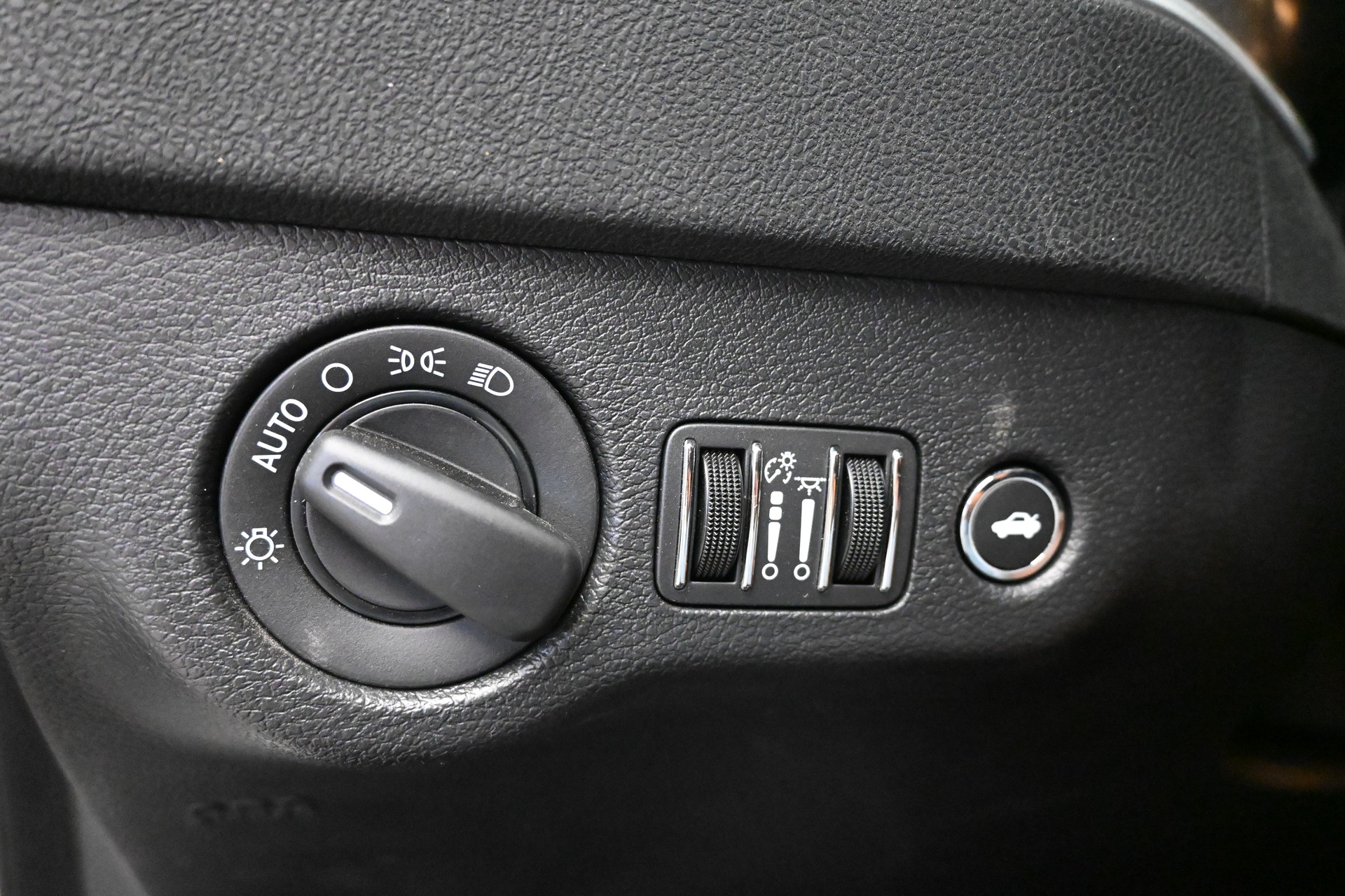 DODGE Charger-image-12