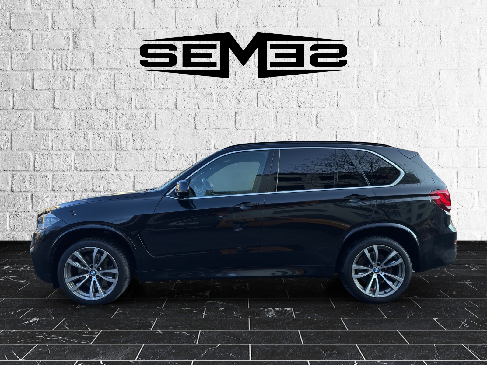 BMW X5 xDrive 50i Steptronic-showroom-element-1