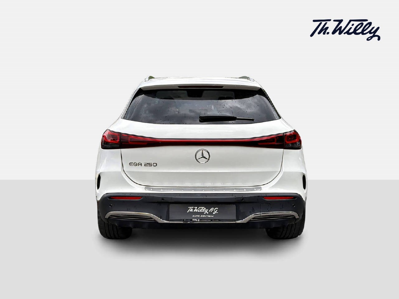 MERCEDES-BENZ EQA 250 AMG Line-showroom-element-3