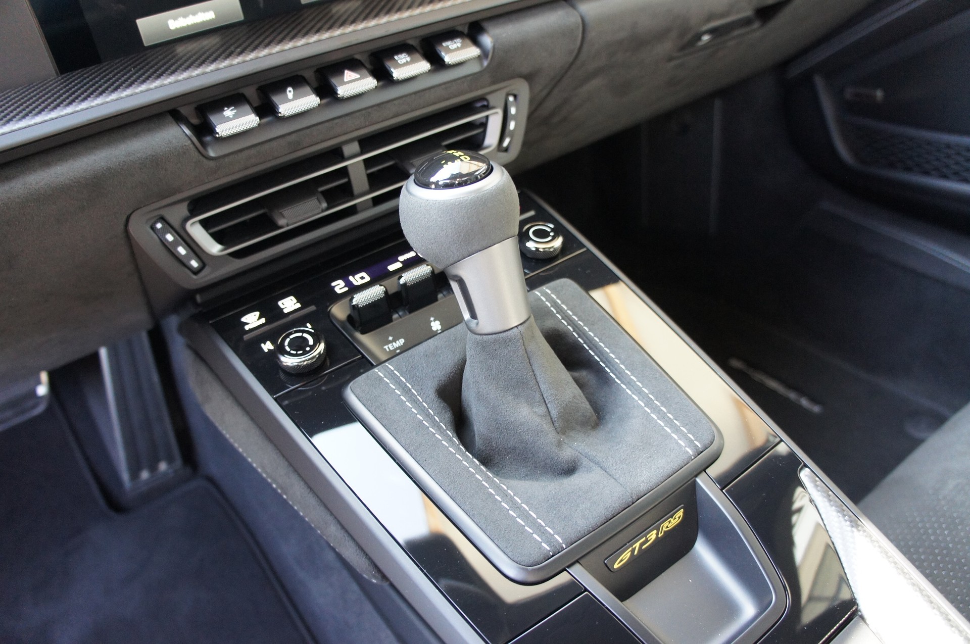 PORSCHE 911 GT3 RS Weissach-image-17