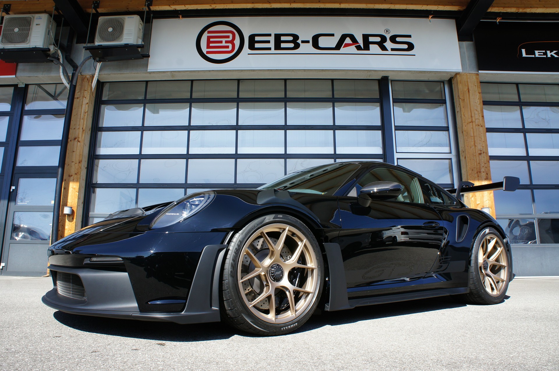 PORSCHE 911 GT3 RS Weissach-showroom-element-1