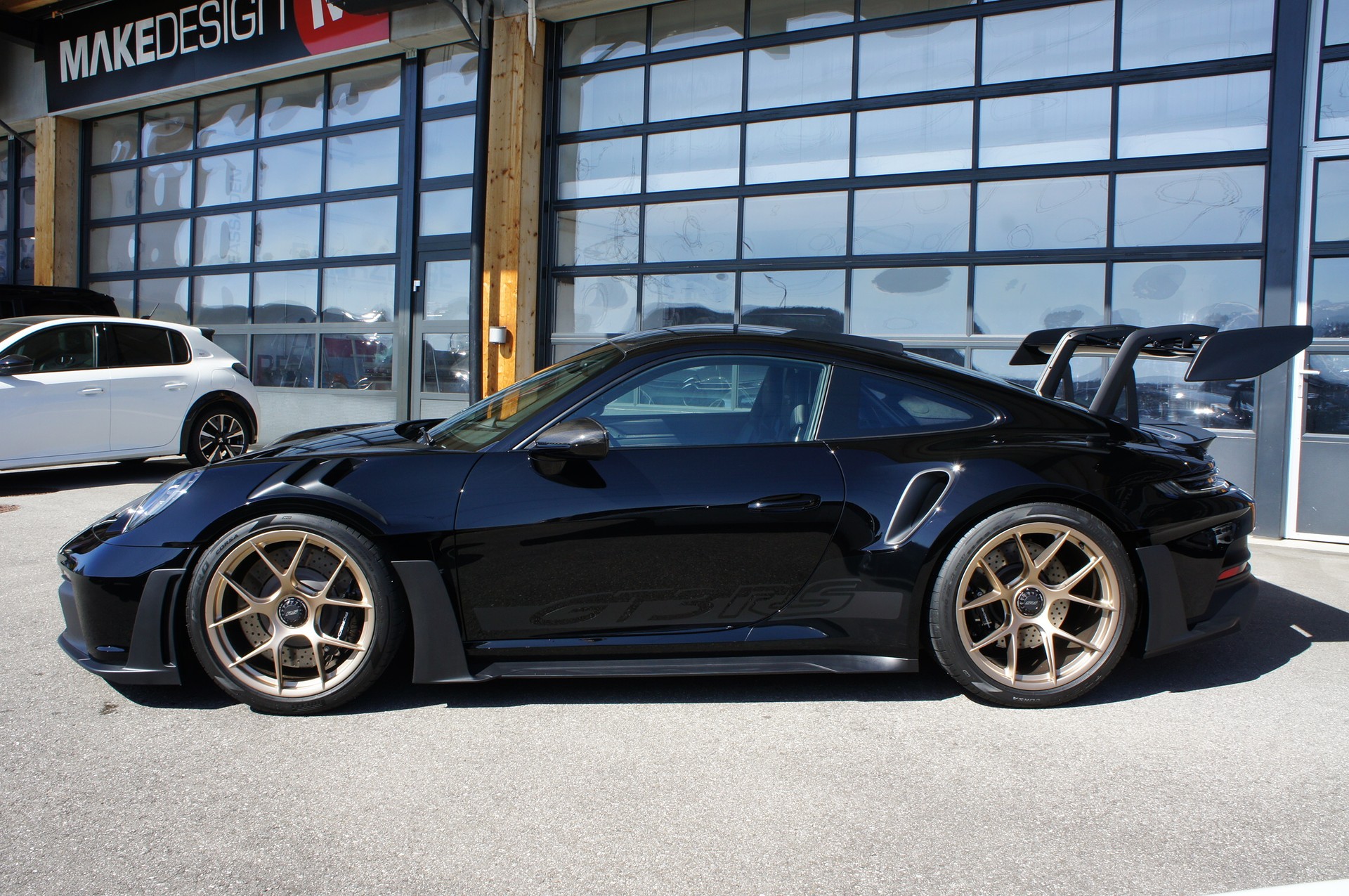 PORSCHE 911 GT3 RS Weissach-showroom-element-2