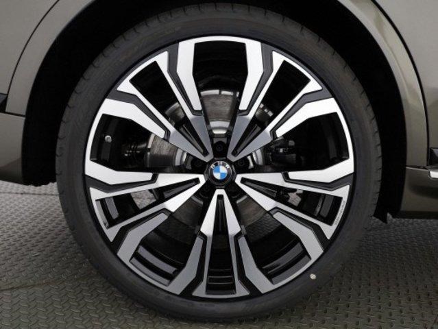 BMW X7 40d xDrive SAG-showroom-element-3