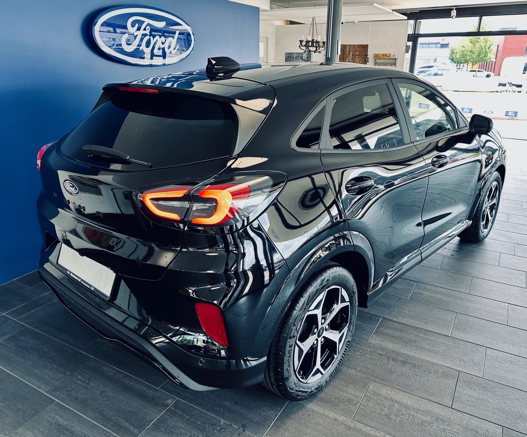 FORD Puma 1.0 EcoB Hybrid 125  ST-Line-showroom-element-1