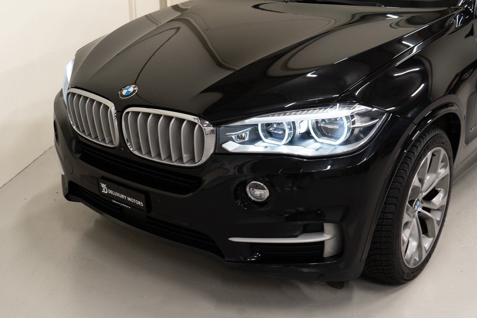 BMW X5 50i xDrive SAG-showroom-element-1