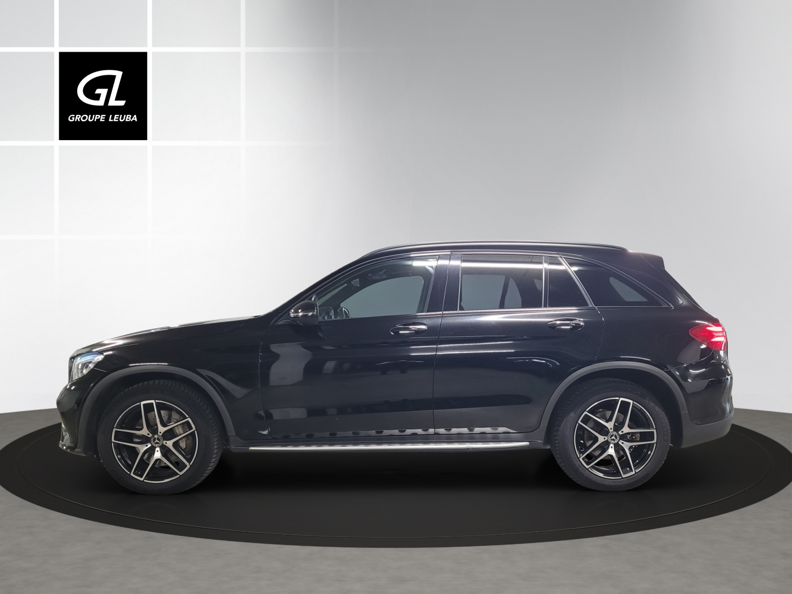 MERCEDES-BENZ GLC 220 d AMG Line 4Matic 9G-Tronic-showroom-element-2