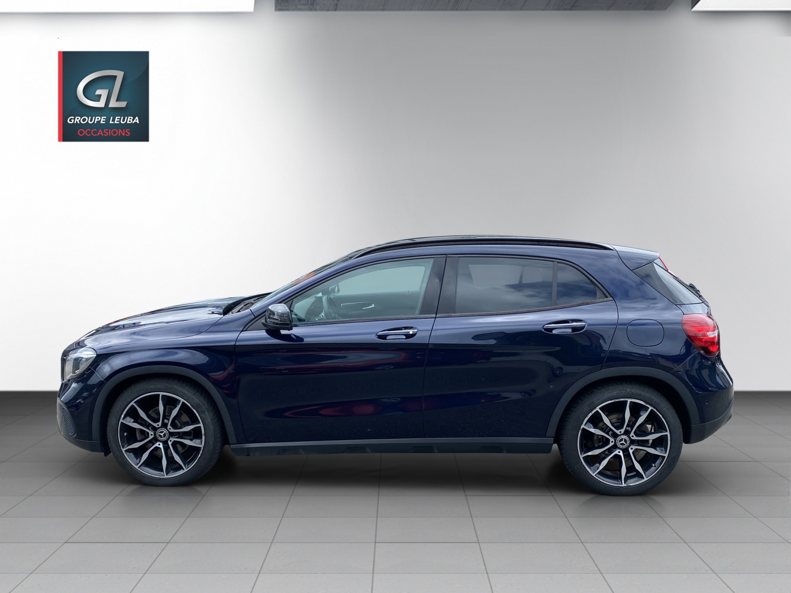 MERCEDES-BENZ GLA 220 Urban 4Matic-showroom-element-2