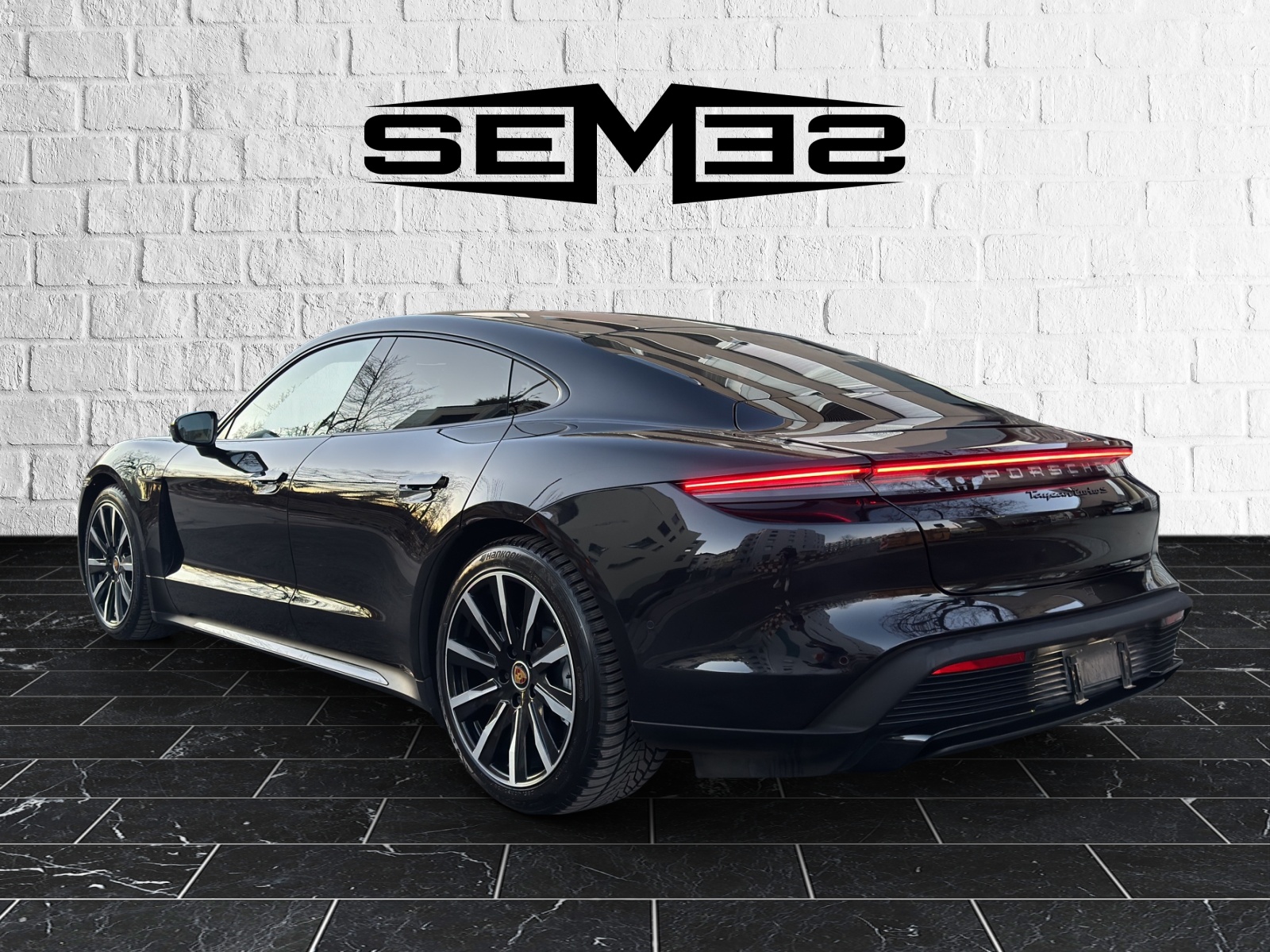 PORSCHE Taycan Turbo-showroom-element-2