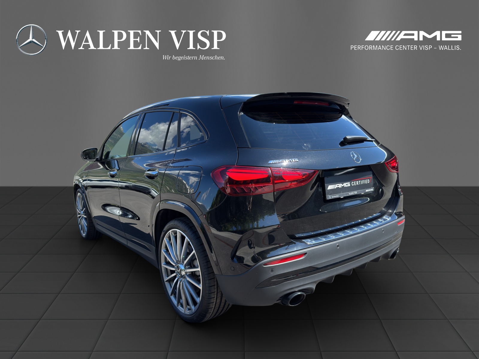 MERCEDES-BENZ GLA AMG 35 4Matic 8G-DCT-showroom-element-3