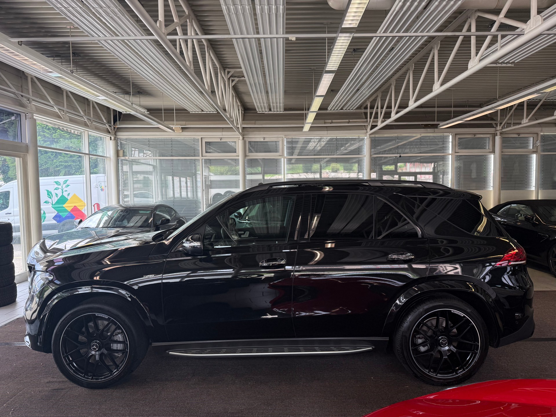 MERCEDES-BENZ GLE 53 AMG 4Matic+ 9G-Speedshift | CH Gratis Service | MSI+ Garantie 02/26 | AHK | Nigh | 22" |-showroom-element-3