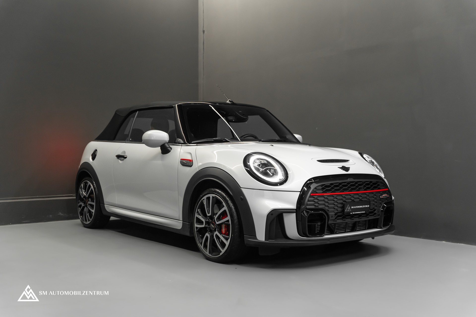 MINI Cabrio F57 2.0i John Cooper Works SAG °Head-Up°Harman/Kardon°Exterieur Piano Black°White Silver Metallic°-showroom-element-1