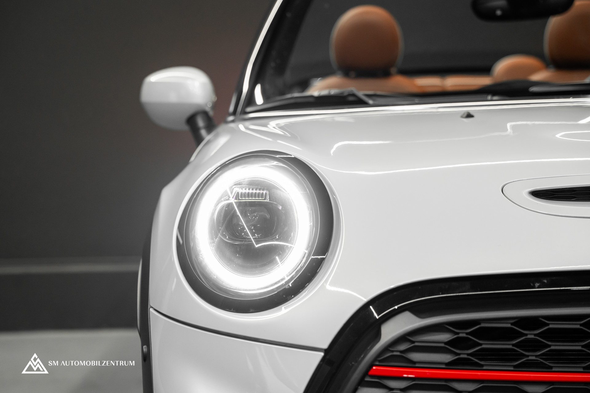 MINI Cabrio F57 2.0i John Cooper Works SAG °Head-Up°Harman/Kardon°Exterieur Piano Black°White Silver Metallic°-showroom-element-3