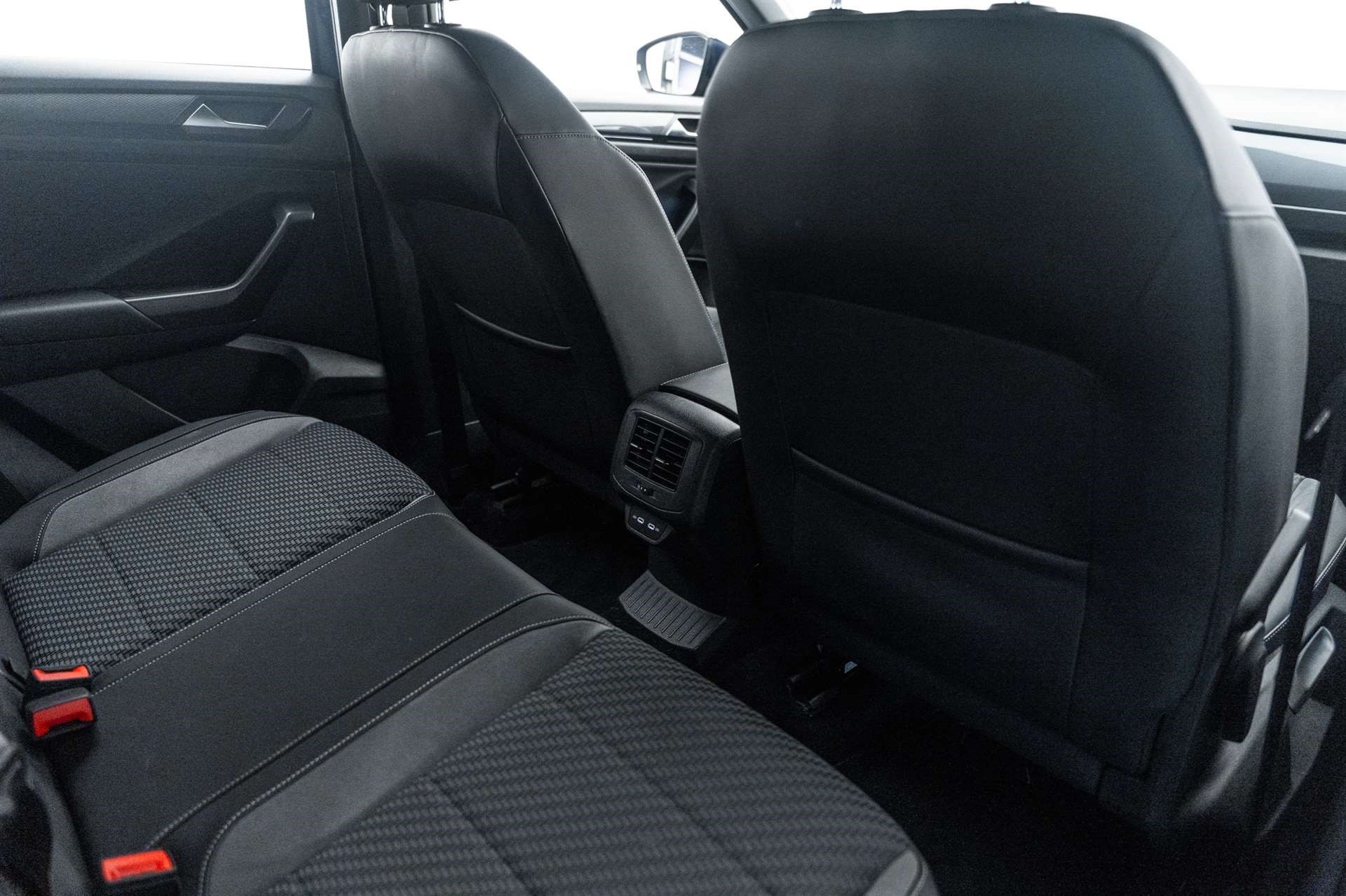 VW T-Roc 1.5 TSI EVO R-Line Sport DSG-image-12
