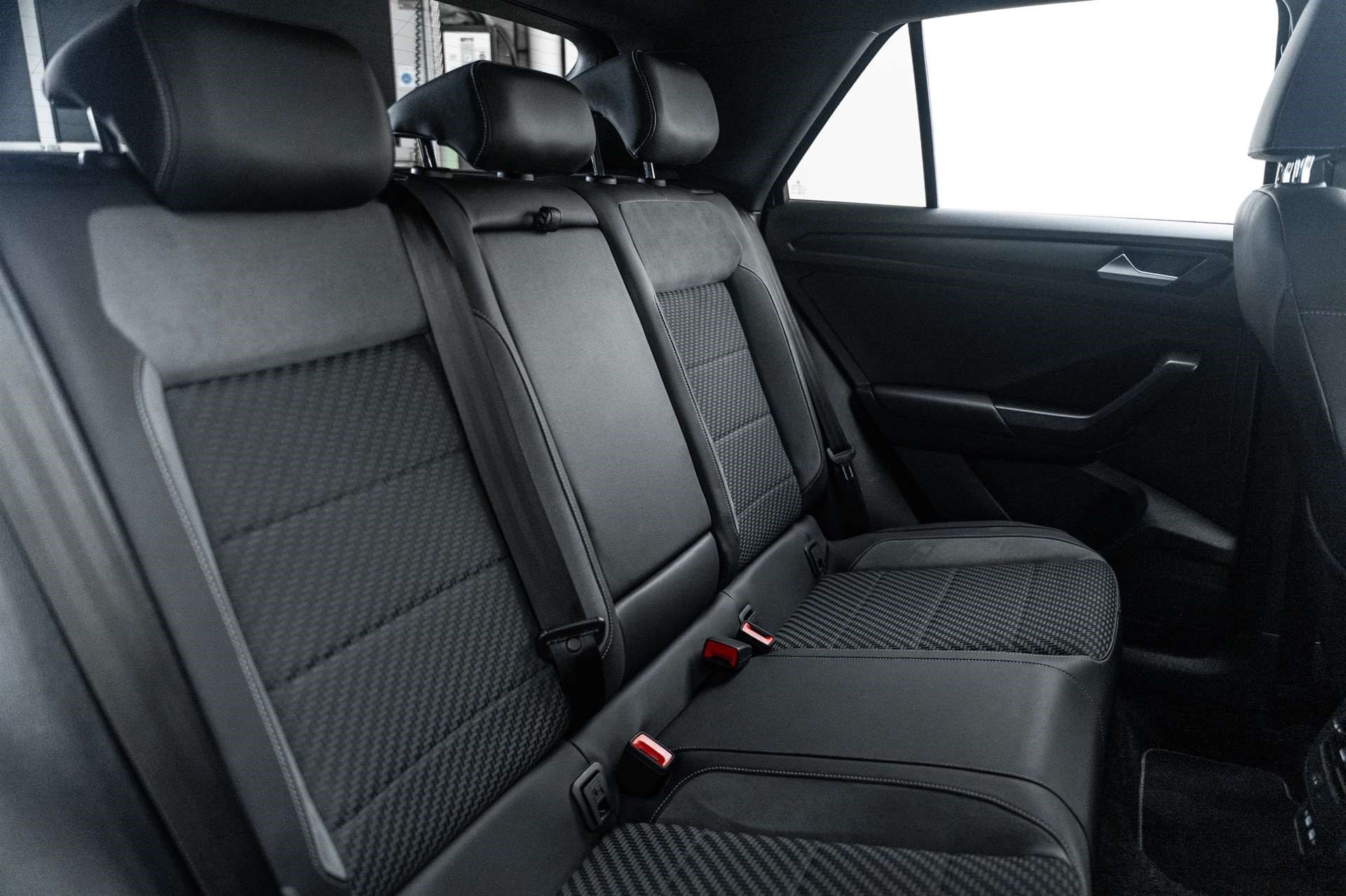 VW T-Roc 1.5 TSI EVO R-Line Sport DSG-image-13