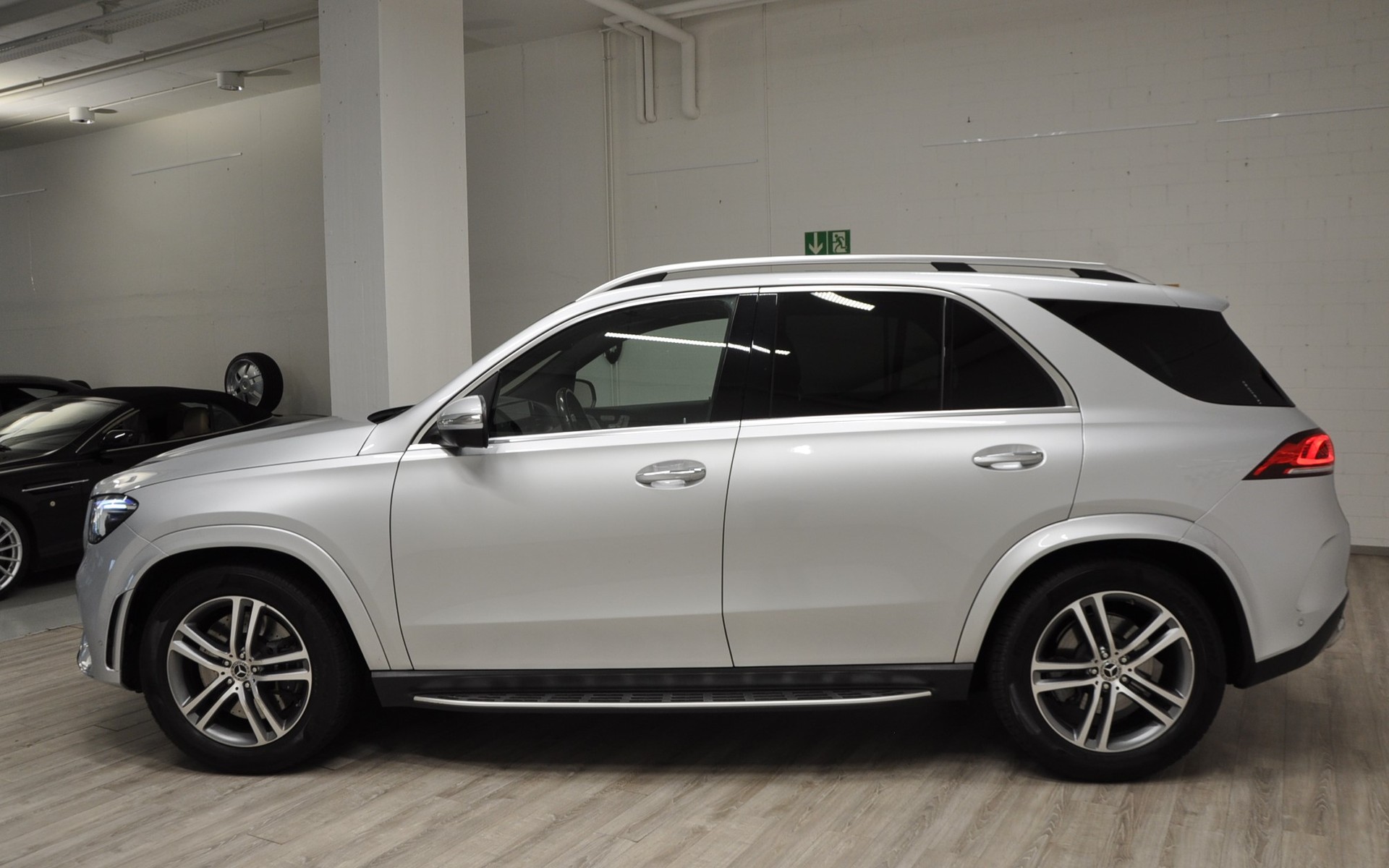 MERCEDES-BENZ GLE 450 4Matic AMG Line 9G-Tronic-showroom-element-3