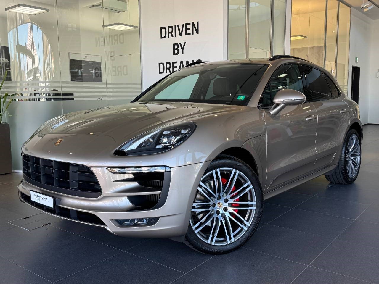 PORSCHE MACAN GTS