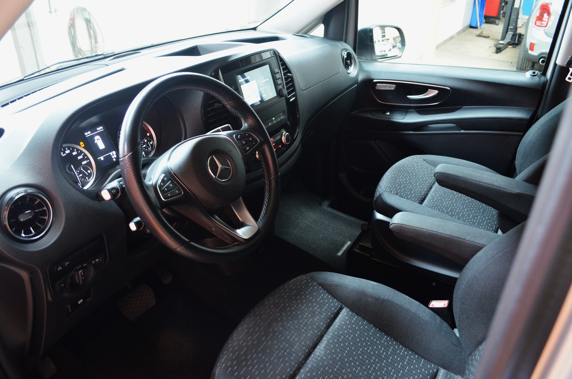MERCEDES-BENZ Vito 124 CDI Lang Select Tourer 4Matic 9G-Tronic-image-7