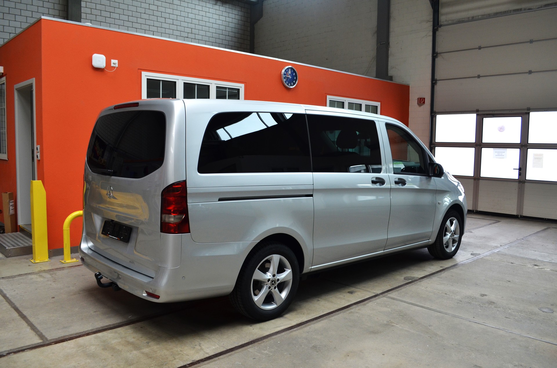 MERCEDES-BENZ Vito 124 CDI Lang Select Tourer 4Matic 9G-Tronic-image-4